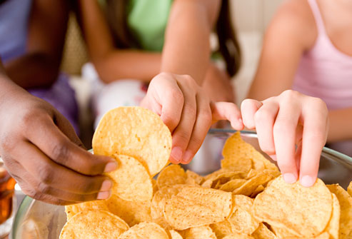 kids_eating_chips.jpg